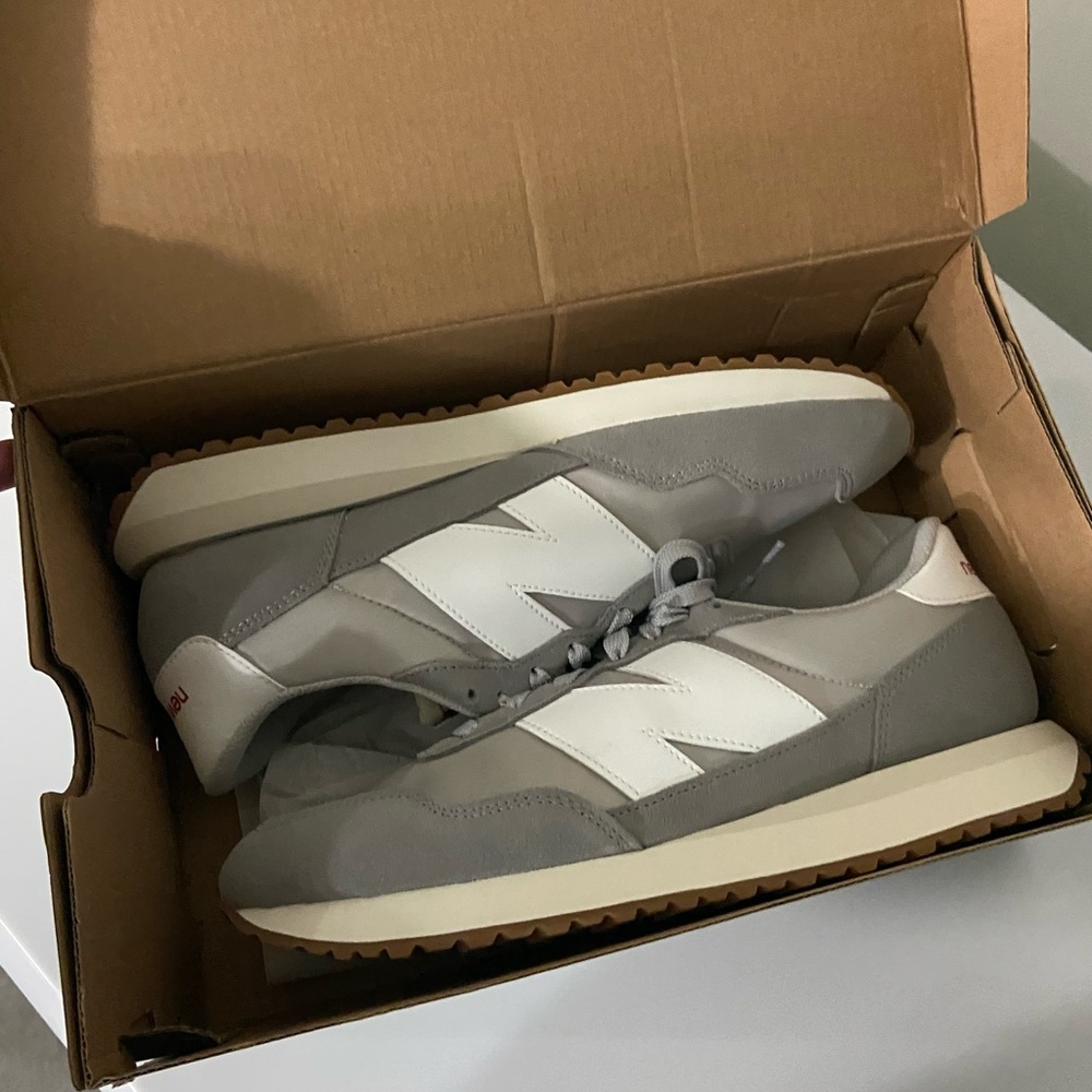 New Balance 237. Men’s size 11. Grey. New in box.